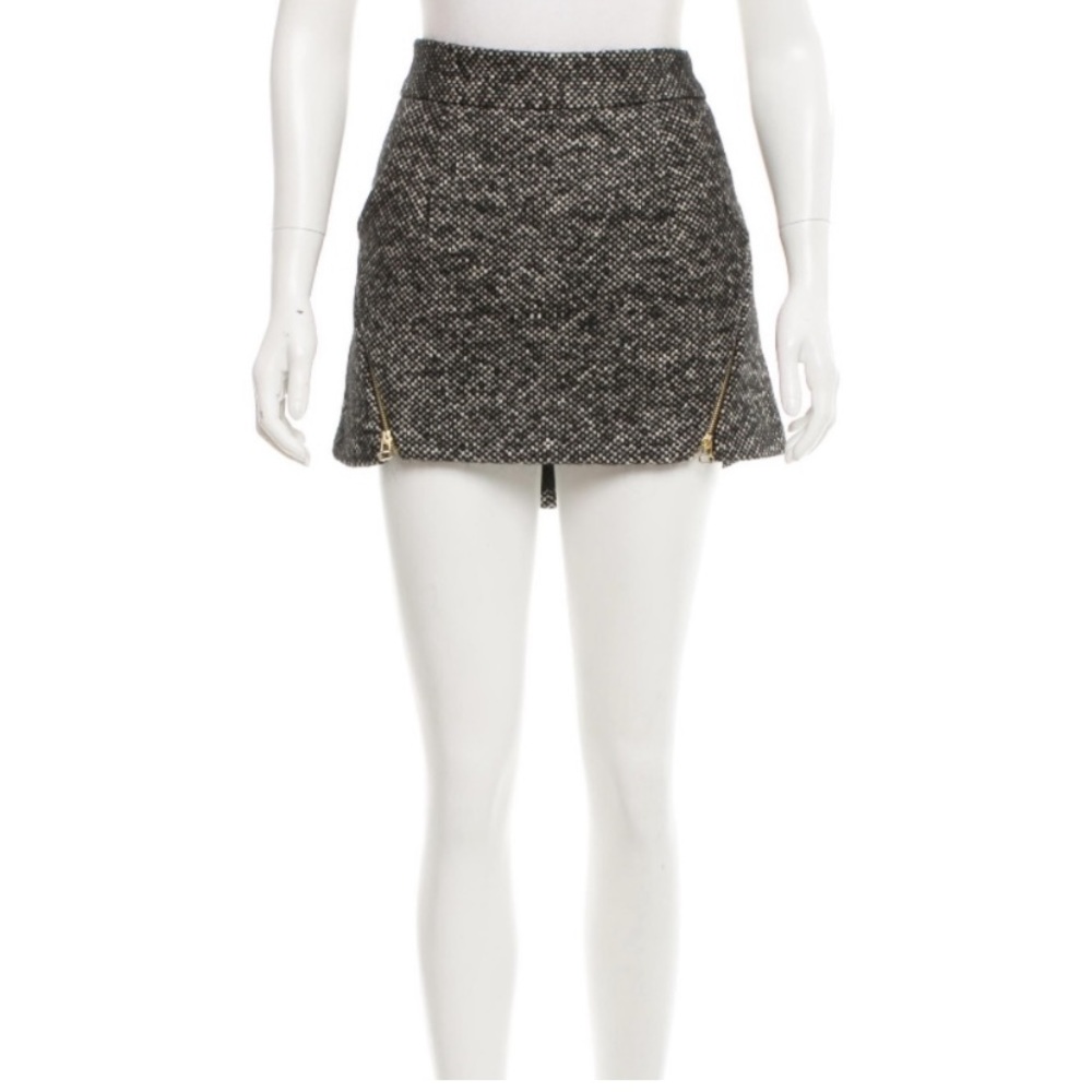 Rebecca Minkoff Tweed Mini Skirt /
Size: US10